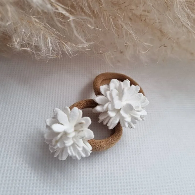 Λευκά Λουλουδάκια Σε Λαστιχάκια (ζευγάρι) PEEK-A-BEAU